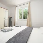 Divna Vodice-srima Holiday home