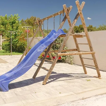 Divna Vodice-srima Vikendica Srima