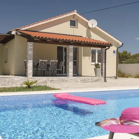 Divna Vodice-srima 度假居