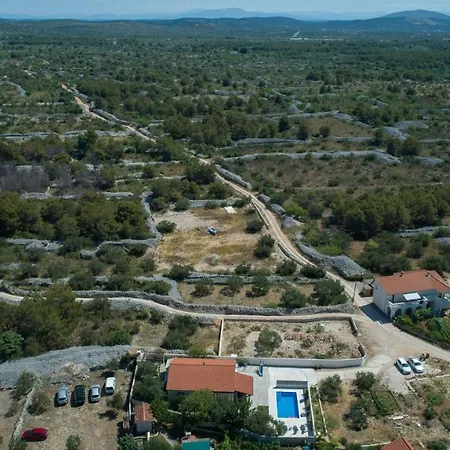 Divna Vodice-srima Vikendica Srima