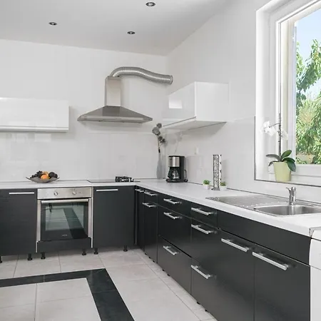 Divna Vodice-srima * Srima