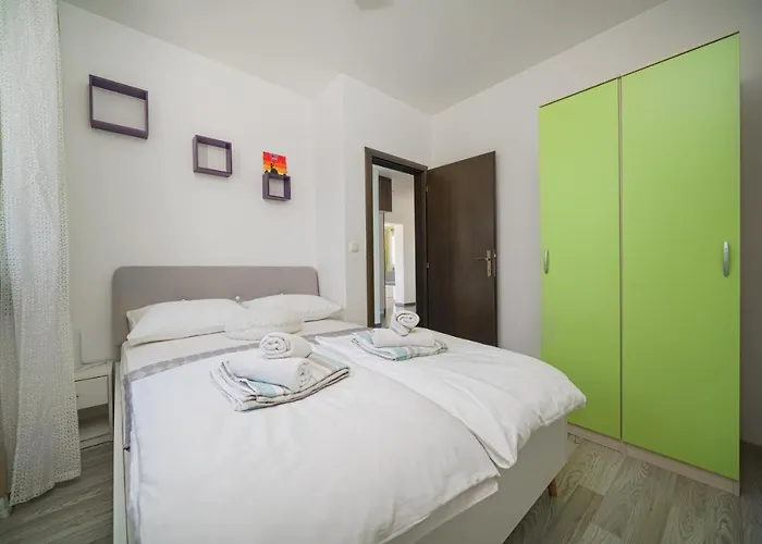 Divna Vodice-srima 펜션 *