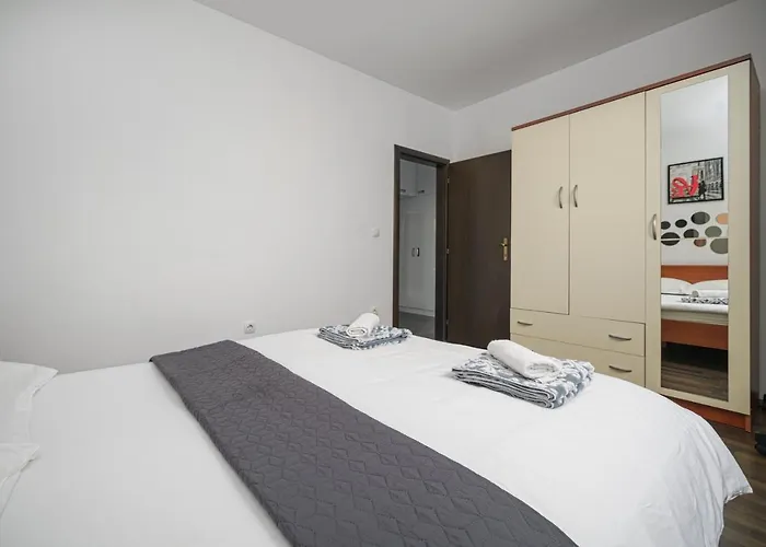 Divna Vodice-srima 스리마