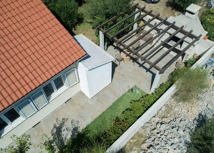 Vikendica Divna Vodice-srima Srima