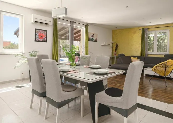 Divna Vodice-srima 펜션 스리마